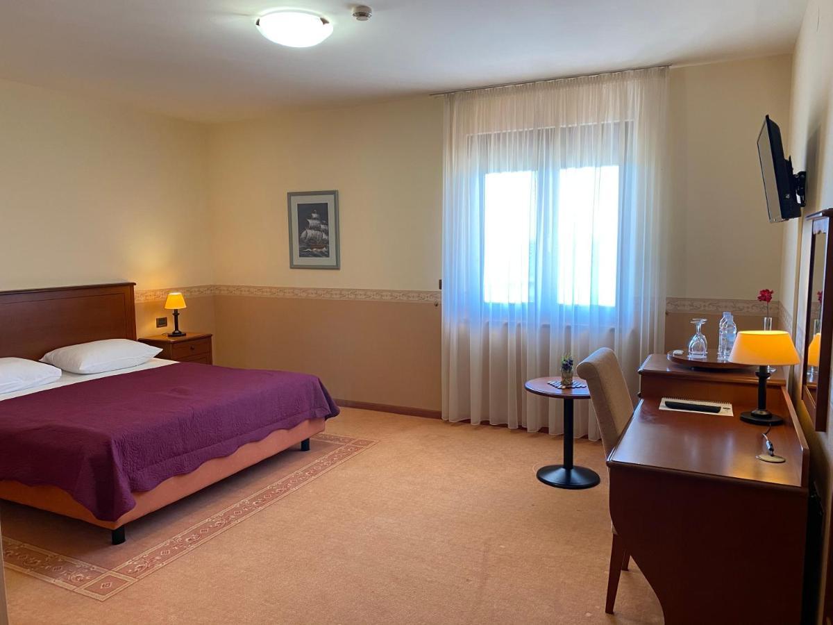 Hotel Laguna Привлака Номер фото