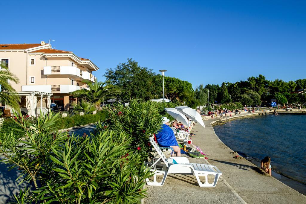 Hotel Laguna Привлака Экстерьер фото
