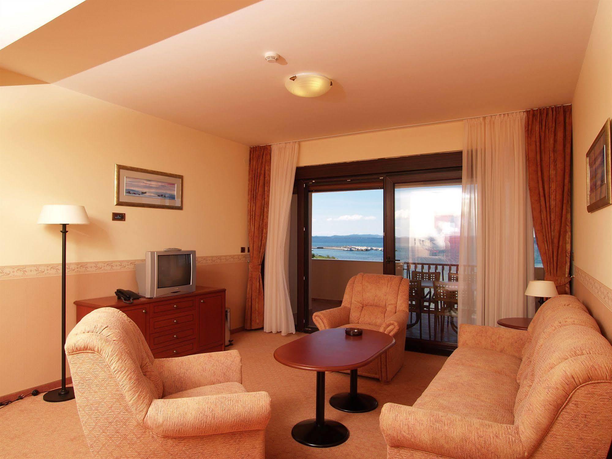 Hotel Laguna Привлака Экстерьер фото