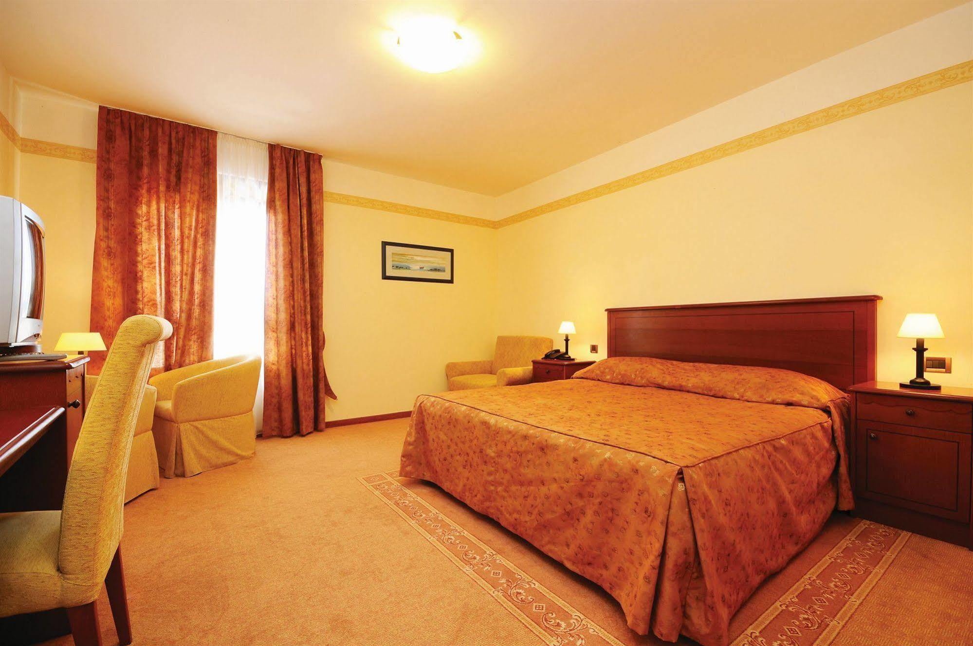 Hotel Laguna Привлака Экстерьер фото