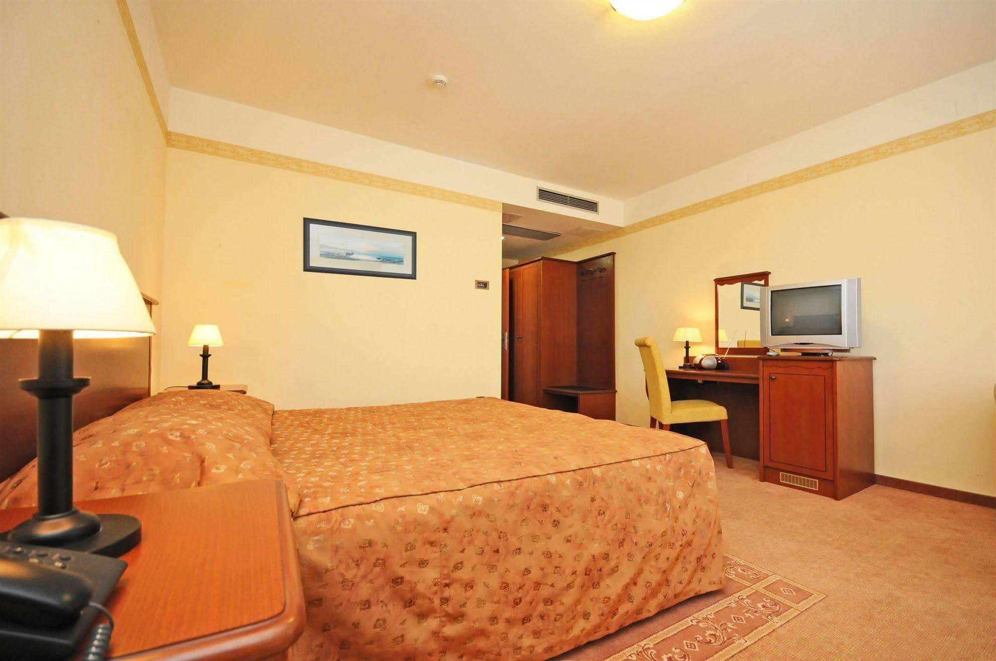 Hotel Laguna Привлака Экстерьер фото