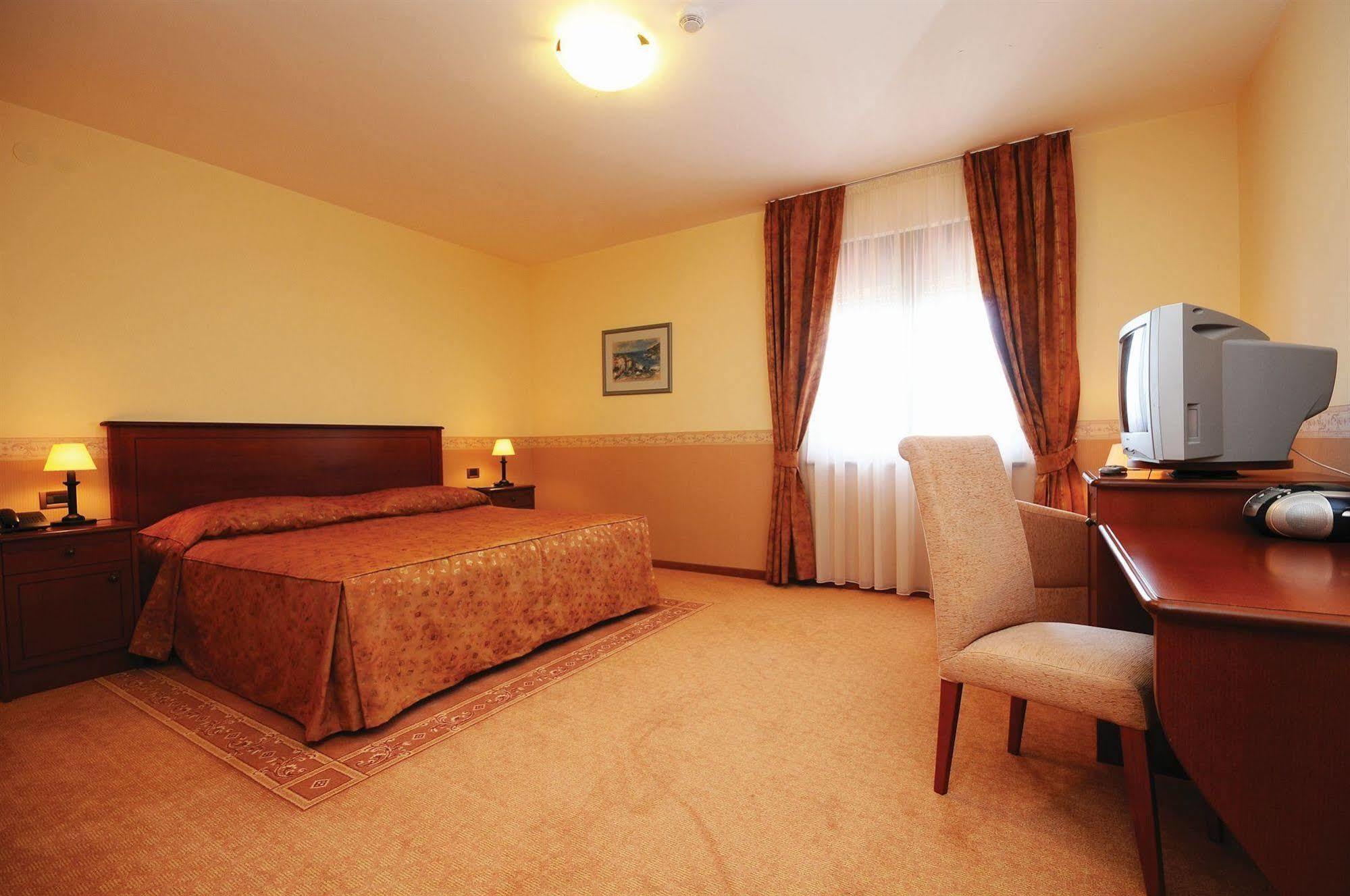 Hotel Laguna Привлака Экстерьер фото